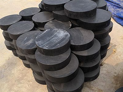 梁山县板式橡胶支座由若干层橡胶片与薄钢板经加压硫化